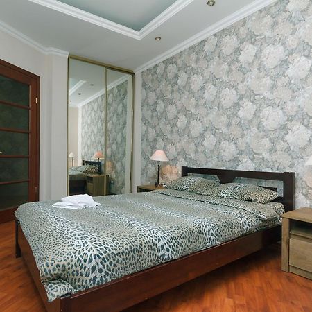 Two Bedroom Apartment On Kreschatik, Kyiv Center With Great View Exterior photo