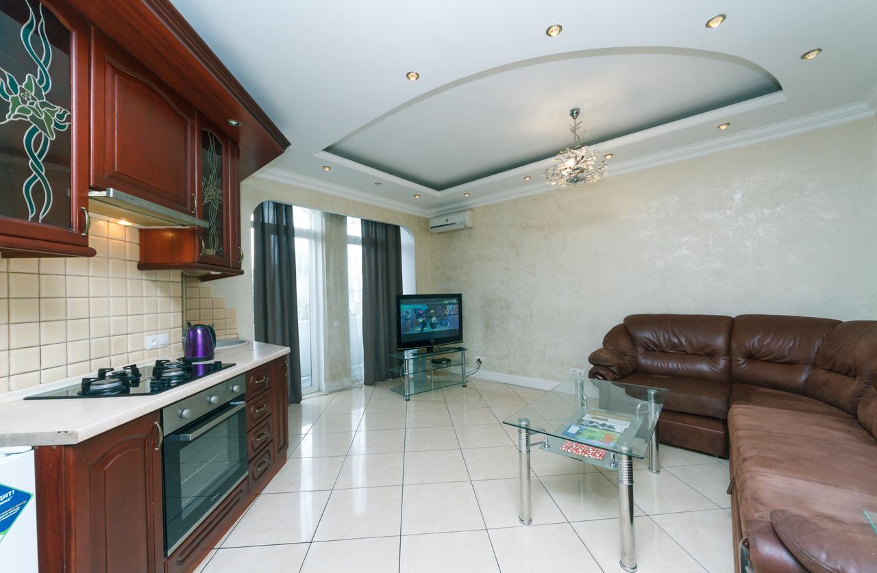 Two Bedroom Apartment On Kreschatik, Kyiv Center With Great View Exterior photo